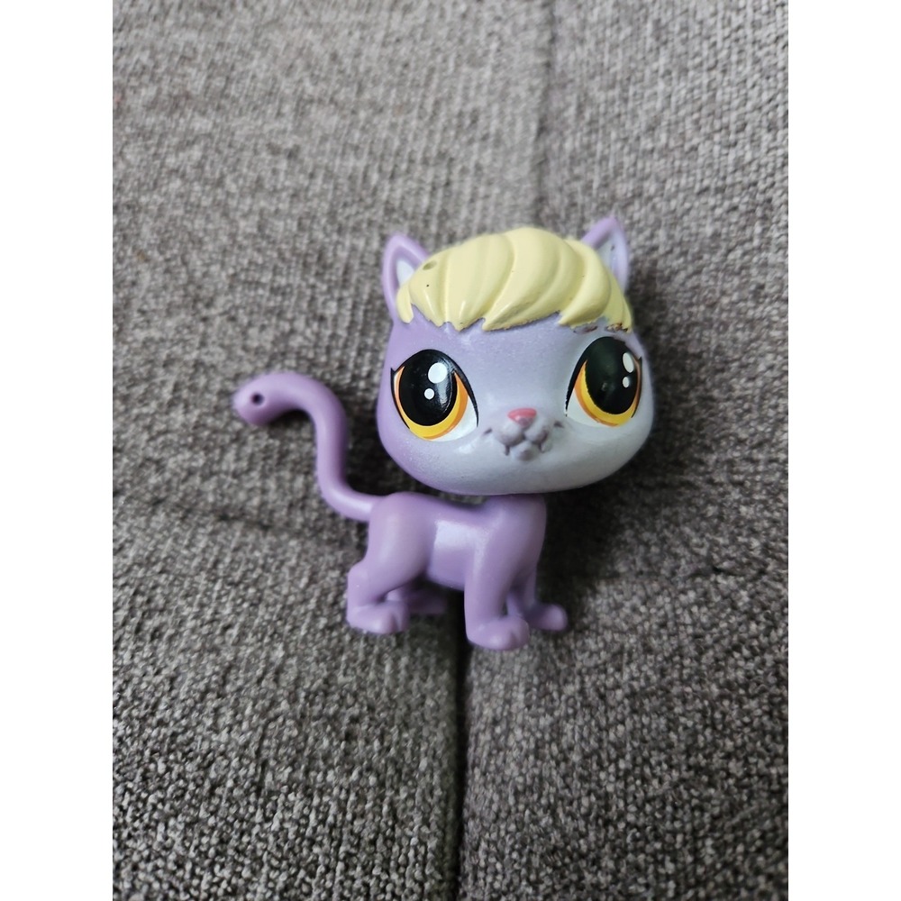 Littlest Pet Shop #2104 Purple Cat Shorthair Blonde Hair Yellow Eyes Vintage LPS